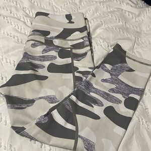 Zyia light n tight camo crops